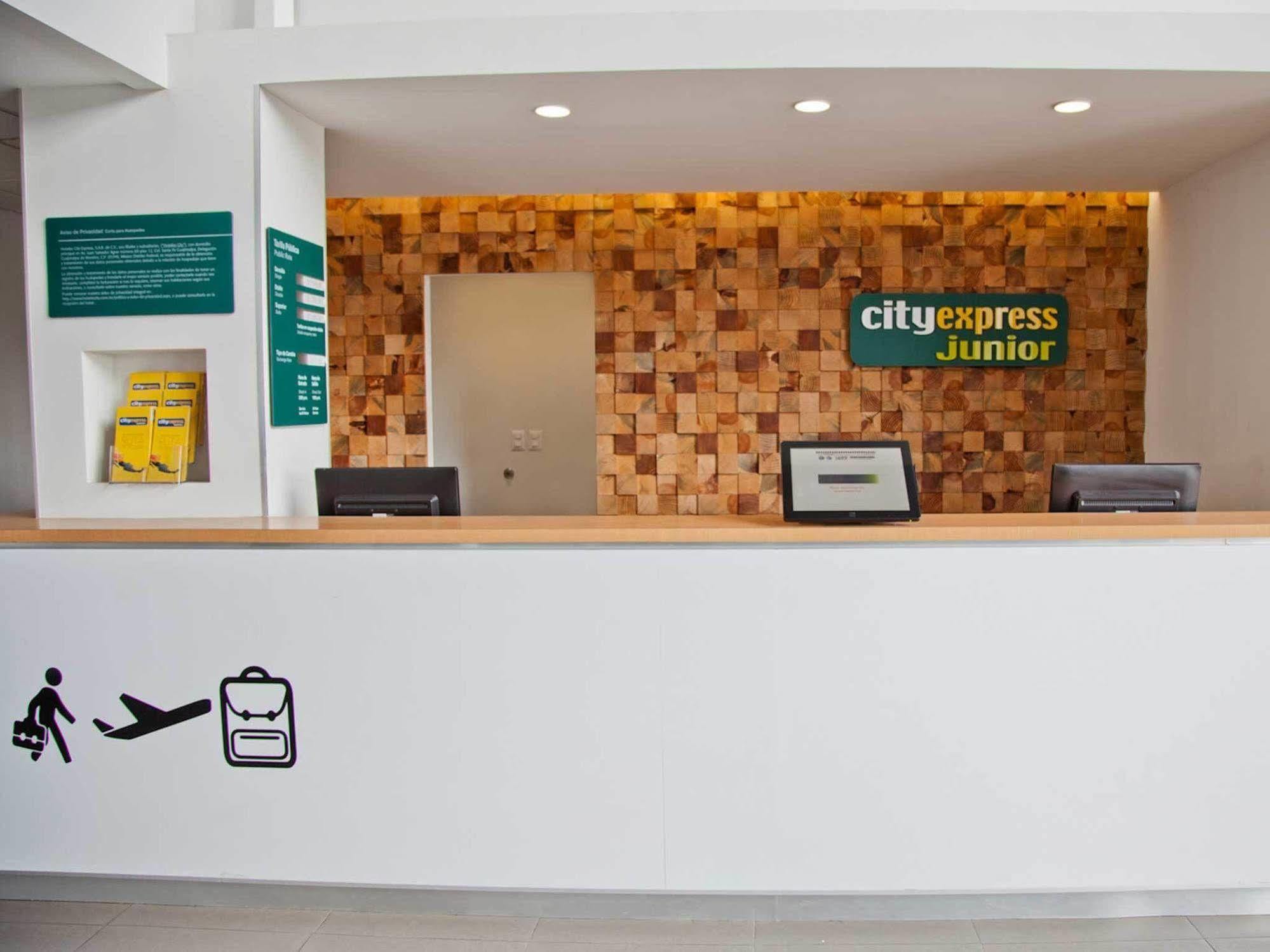 City Express Junior By Marriott Ciudad Del Carmen Aeropuerto Exterior photo